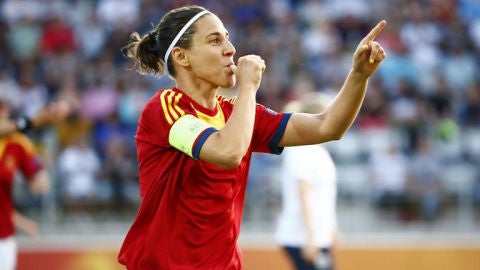 La capitana del equipo espa&ntilde;ol Ver&oacute;nica Boquete celebra el primer gol