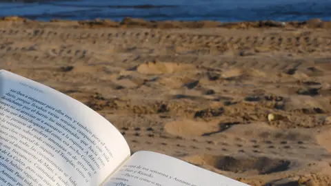 Leer en la playa Leer en la playa