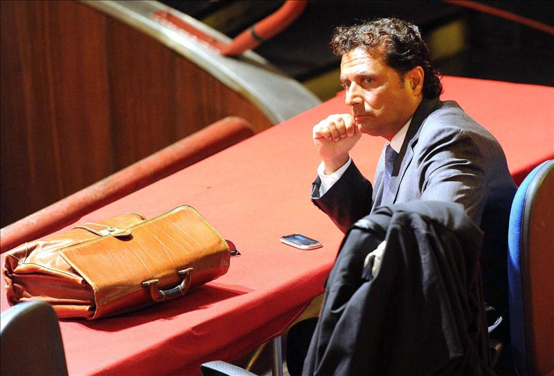 Mi fauna semanal: 'A Schettino no le temblaría el pulso para empujar a Kate Winslet de la tabla en las afueras del Titanic' Mi fauna semanal: 'A Schettino no le temblaría el pulso para empujar a Kate Winslet de la tabla en las afueras del Titanic'