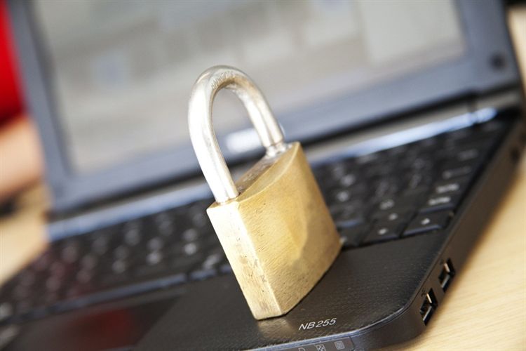 Materia reservada 2.0: Seguridad en la red, nuestra intimidad en riesgo Materia reservada 2.0: Seguridad en la red, nuestra intimidad en riesgo