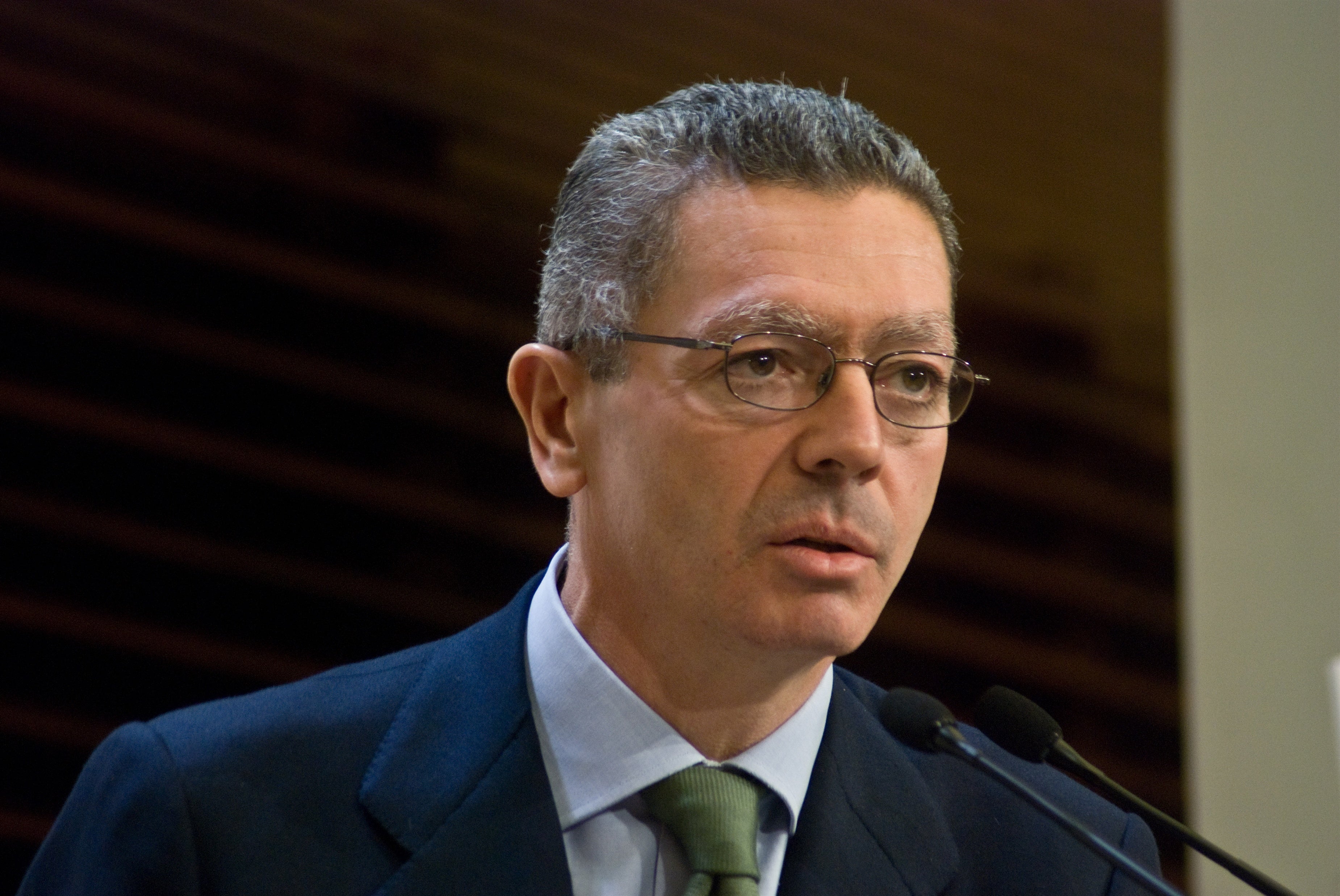 Personas físicas: "Alberto Ruiz Gallardón ha salido del paro" Personas físicas: "Alberto Ruiz Gallardón ha salido del paro"