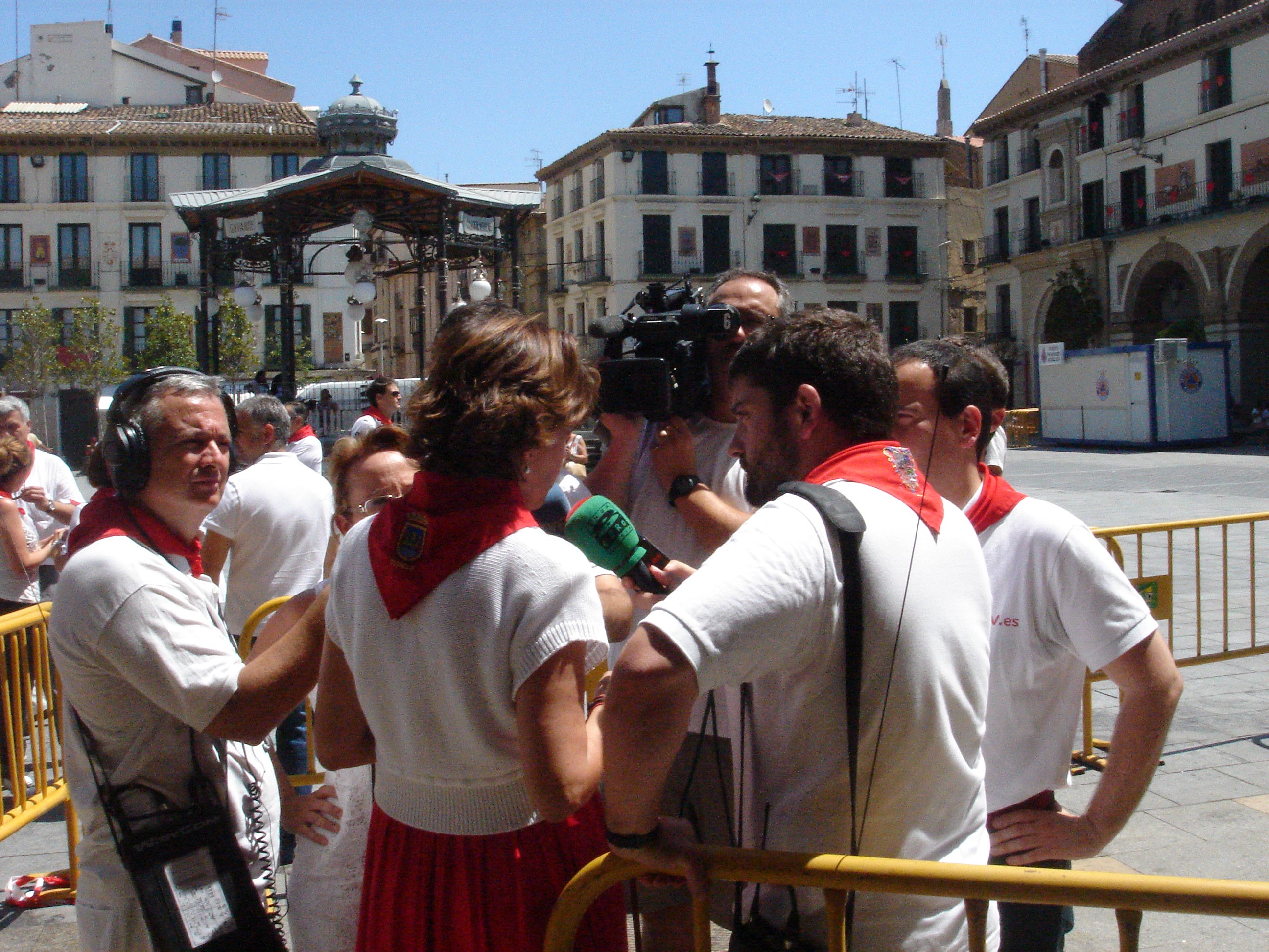 Pamplona en la Onda. La presidenta Yolanda Barcina asegura que con el archivo de la causa por las dietas de Caja Navarra queda demostrada su honorabilidad Pamplona en la Onda. La presidenta Yolanda Barcina asegura que con el archivo de la causa por las dietas de Caja Navarra queda demostrada su honorabilidad