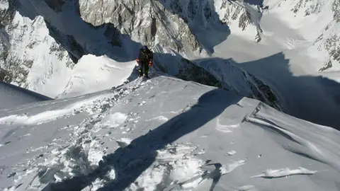 Uno de los montañeros en una escalada al K2 Uno de los montañeros en una escalada al K2