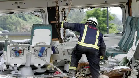 Bomberos ayudando en Santiago Bomberos ayudando en Santiago
