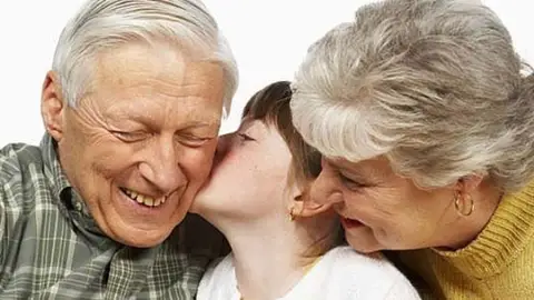 Abuelos y nietos Abuelos y nietos
