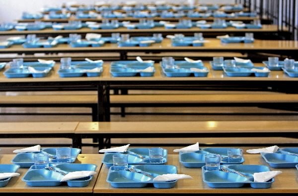 Mónica Bernat: "En Portugal es políticamente incorrecto estar a favor de este horario de comidas escolares" Mónica Bernat: "En Portugal es políticamente incorrecto estar a favor de este horario de comidas escolares"