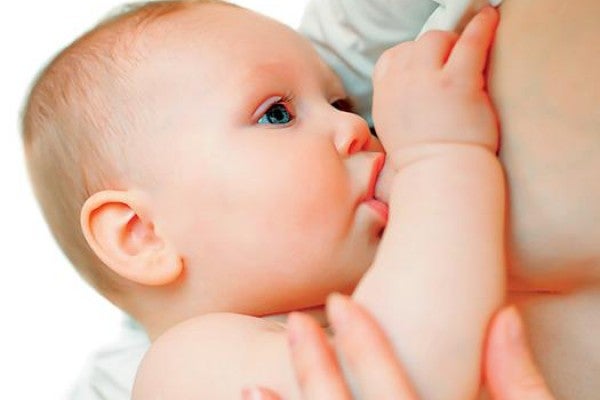 La OMS exige permitir a las madres amamantar a sus bebés "en cualquier momento y en cualquier lugar" La OMS exige permitir a las madres amamantar a sus bebés "en cualquier momento y en cualquier lugar"