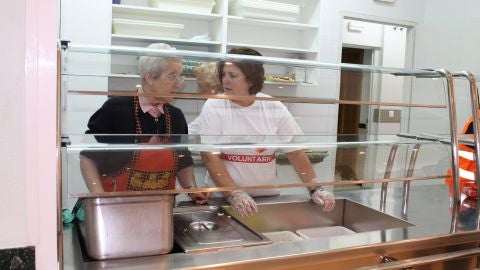 Voluntarios en el comedor social 2013