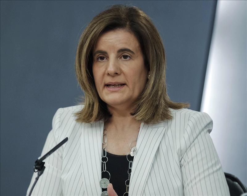 Fátima Báñez: "El nuevo sistema de bajas redundará en el control del absentismo" Fátima Báñez: "El nuevo sistema de bajas redundará en el control del absentismo"