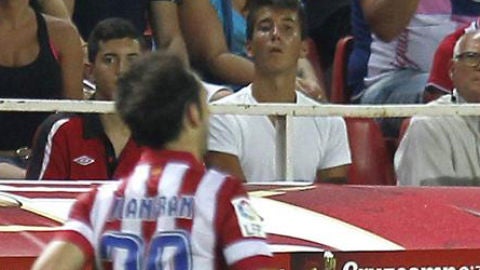P&uacute;blico asistente a un partido de f&uacute;tbol