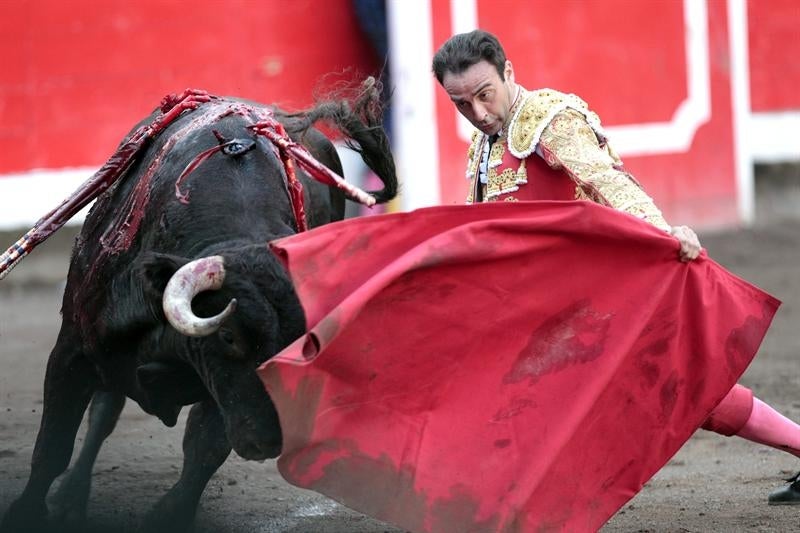 El torero Enrique Ponce anuncia su retirada de los ruedos "por tiempo indefinido" El torero Enrique Ponce anuncia su retirada de los ruedos "por tiempo indefinido"
