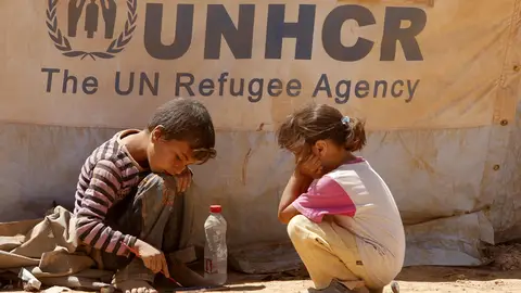 Niños sirios jugando en el campo de refugiados de Zaatari en Mafraq, Jordania. Niños sirios jugando en el campo de refugiados de Zaatari en Mafraq, Jordania.