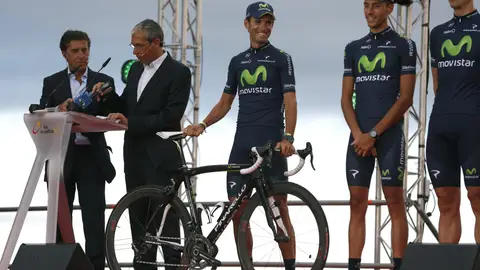 Valverde, junto a su equipo Movistar Valverde, junto a su equipo Movistar