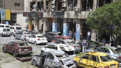 Veh&iacute;culos da&ntilde;ados tras la explosi&oacute;n de un coche bomba en Damasco