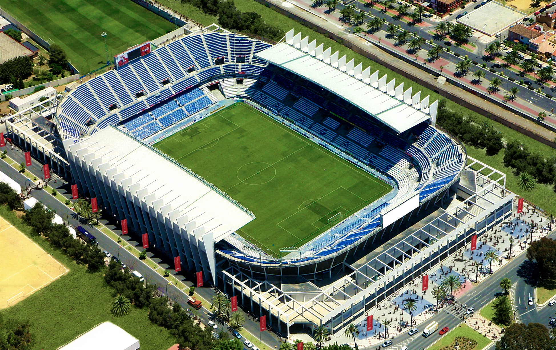 Al Thani quiere agilizar la explotación comercial de La Rosaleda Al Thani quiere agilizar la explotación comercial de La Rosaleda