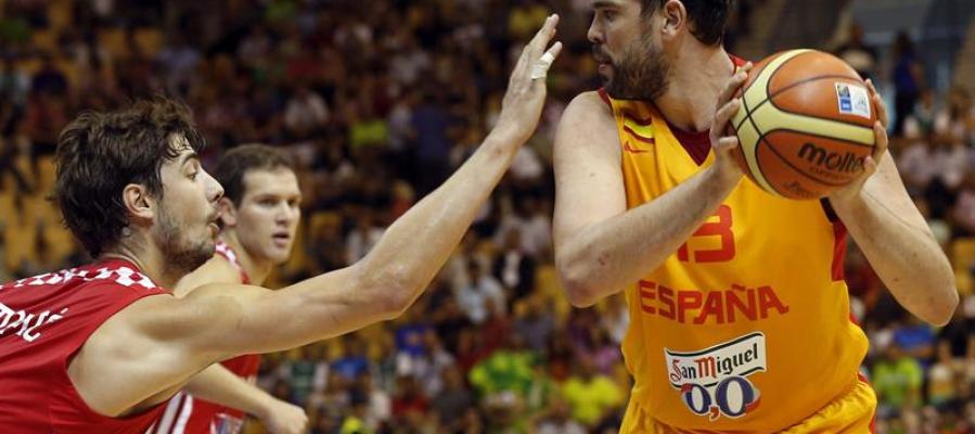 Marc Gasol maneja el balón ante Croacia Marc Gasol maneja el balón ante Croacia