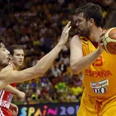 Marc Gasol maneja el balón ante Croacia Marc Gasol maneja el balón ante Croacia