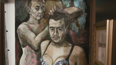 Retrato de Putin vestido de mujer