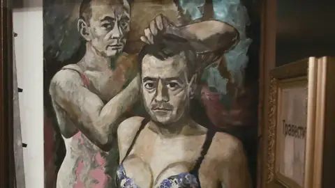 Retrato de Putin vestido de mujer Retrato de Putin vestido de mujer