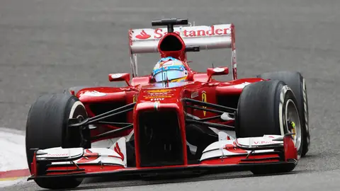 Alonso rueda con el F138 Alonso rueda con el F138