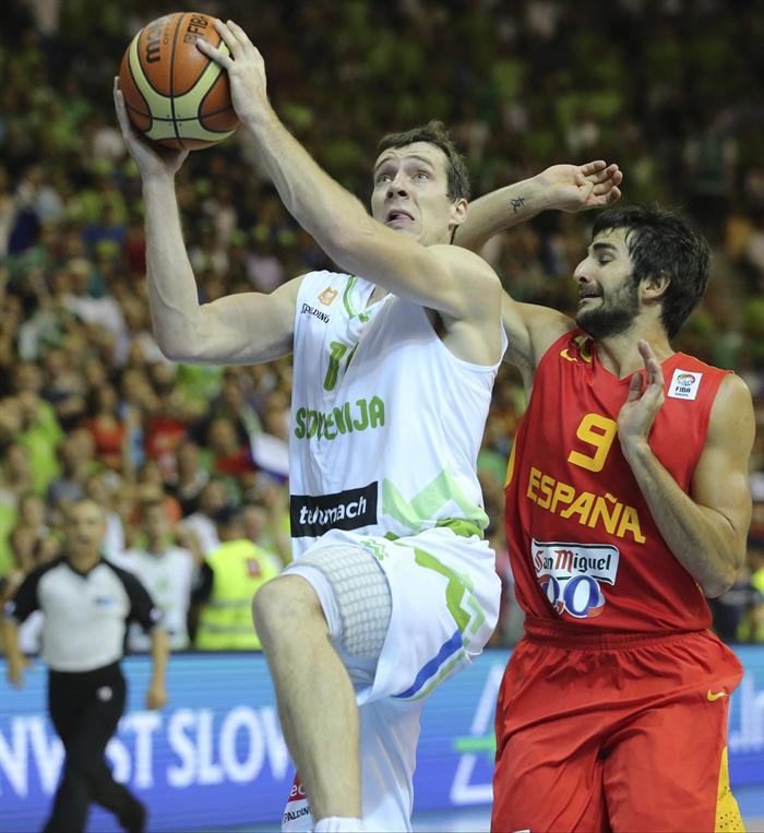 Eslovenia pone la paciencia y supera a una España sin acierto en defensa Eslovenia pone la paciencia y supera a una España sin acierto en defensa