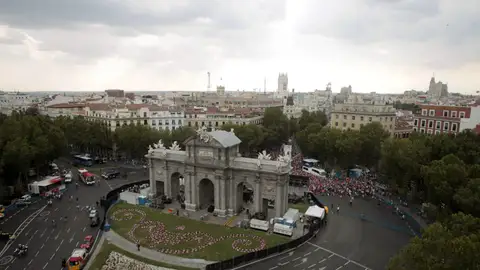 Vista aérea de la Puerta de Alcalá desde su parte trasera Vista aérea de la Puerta de Alcalá desde su parte trasera