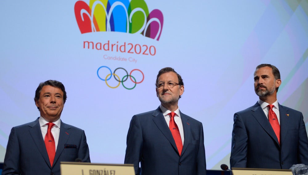 Ignacio Gonzáles, Mariano Rajoy y el príncipe Felipe ante el COI