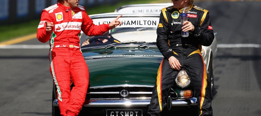 Fernando Alonso conversa con Kimi Raikkonen Fernando Alonso conversa con Kimi Raikkonen
