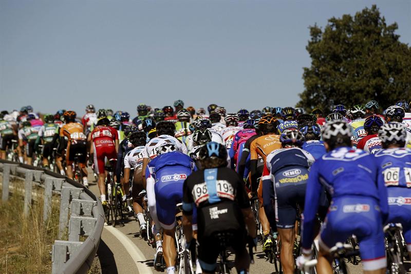 El bielorruso Kiryienka gana en Peña Cabarga, Nibali mantiene liderato El bielorruso Kiryienka gana en Peña Cabarga, Nibali mantiene liderato