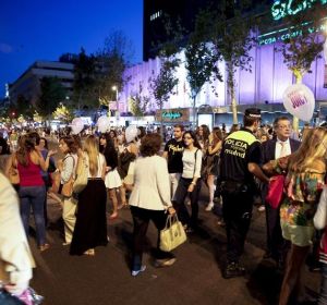 Gente en las calles de Madrid. Gente en las calles de Madrid.