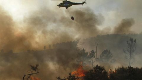 Un verano envuelto en llamas devora 14.000 hect&aacute;reas del monte gallego