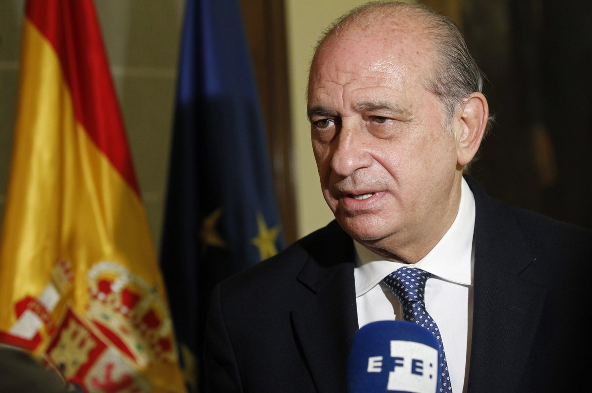 España eleva la alerta antiterrorista tras el ataque contra Charlie Hebdo España eleva la alerta antiterrorista tras el ataque contra Charlie Hebdo