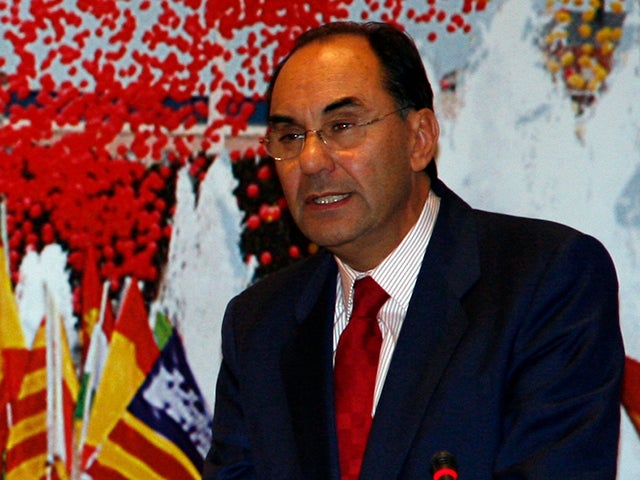 Alejo Vidal Quadras recibe la Cruz de Comendador de Polonia Alejo Vidal Quadras recibe la Cruz de Comendador de Polonia