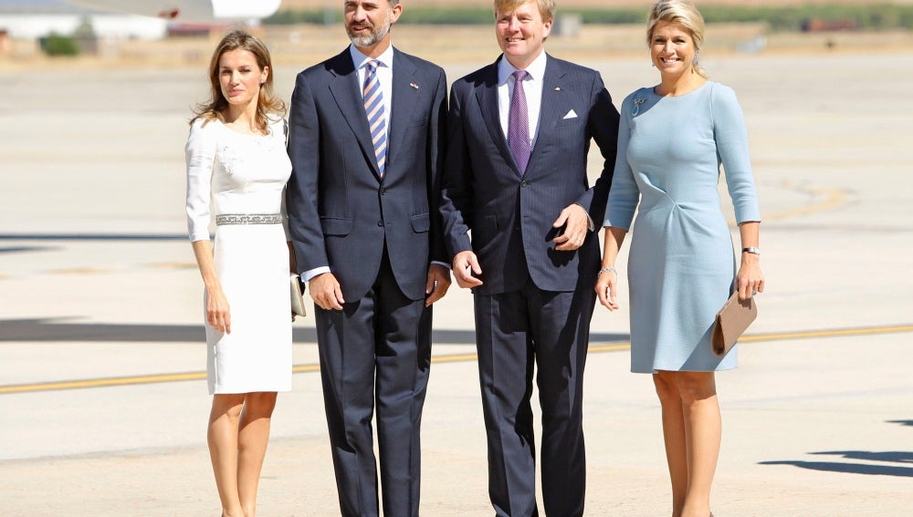Los Príncipes de Asturias reciben a los Reyes de Holanda en su visita a España