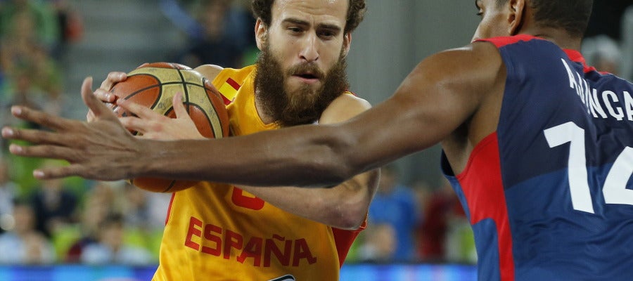 Sergio Rodríguez trata de zafarse de la marca contra Francia Sergio Rodríguez trata de zafarse de la marca contra Francia
