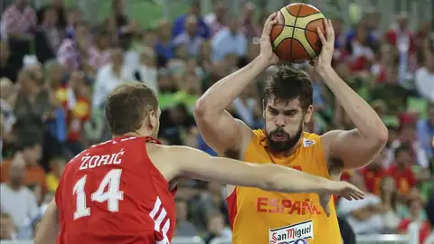 Marc Gasol ante Zoric Marc Gasol ante Zoric