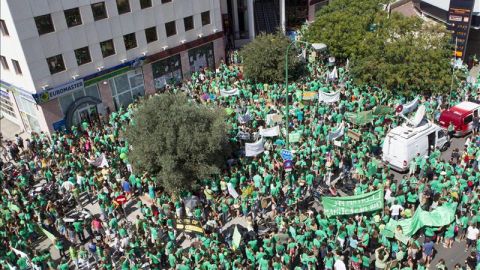 Concentraci&oacute;n de los convocantes de la huelga en el sector de la ense&ntilde;anza de Baleares