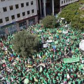 Concentración de los convocantes de la huelga en el sector de la enseñanza de Baleares