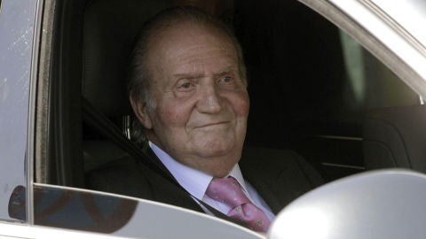 El Rey Juan Carlos a su llegada al Hospital Quir&oacute;n Madrid.