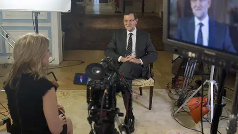 Rajoy anuncia que el déficit público de 2012 no fue del 7% sino del 6,8% Rajoy anuncia que el déficit público de 2012 no fue del 7% sino del 6,8%