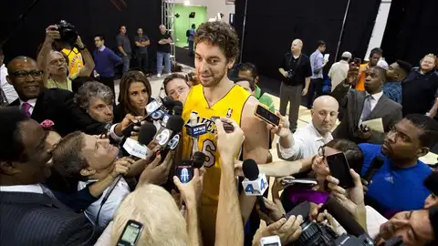 Pau Gasol habla con los medios de comunicación de EEUU Pau Gasol habla con los medios de comunicación de EEUU