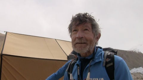 Carlos Soria regresa al campo base