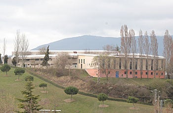 Pamplona en la Onda. Hoy conocemos las razones por las que el claustro de Donapea se opone al traslado del centro a la parcela de Echavacoiz que plantea el Gobierno de Navarra. Pamplona en la Onda. Hoy conocemos las razones por las que el claustro de Donapea se opone al traslado del centro a la parcela de Echavacoiz que plantea el Gobierno de Navarra.