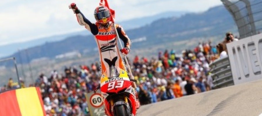 Márquez celebra la victoria en Motorland Márquez celebra la victoria en Motorland