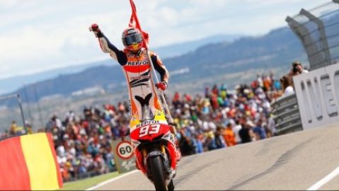 M&aacute;rquez celebra la victoria en Motorland