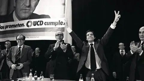 Adolfo Suárez en un acto de UCD Adolfo Suárez en un acto de UCD