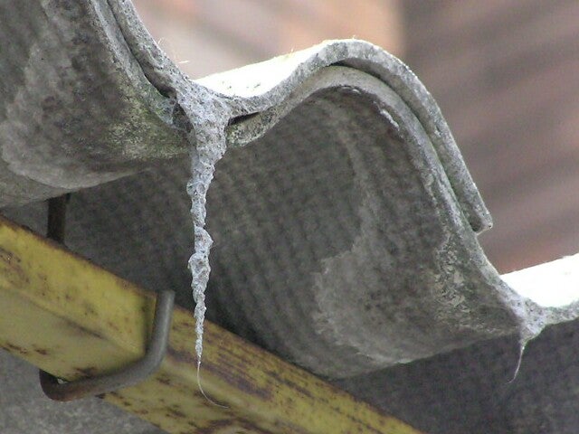 La Diputación de Alicante subvenciona en once municipios del Medio y Alto Vinalopó la creación de un censo de instalaciones con amianto La Diputación de Alicante subvenciona en once municipios del Medio y Alto Vinalopó la creación de un censo de instalaciones con amianto