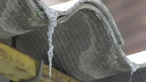 Elemento con amianto. Elemento con amianto.