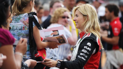 Mar&iacute;a de Villota firma aut&oacute;grafos en el GP de M&oacute;naco 2012