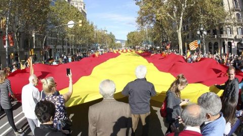 Bandera de Espa&ntilde;a y Catalu&ntilde;a en Barcelona